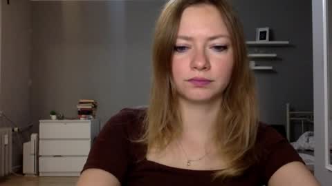 Snapshot of lux_millie chatting on 11, 11, 2025 Millie online show from 11, 11, 2025