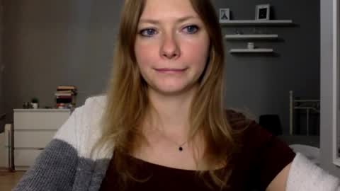 Snapshot of lux_millie chatting on 20, 11, 2025 Millie online show from 20, 11, 2025