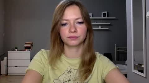 Snapshot of lux_millie chatting on 22, 11, 2025 Millie online show from 22, 11, 2025