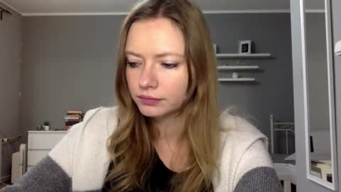 Snapshot of lux_millie chatting on 23, 11, 2025 Millie online show from 23, 11, 2025