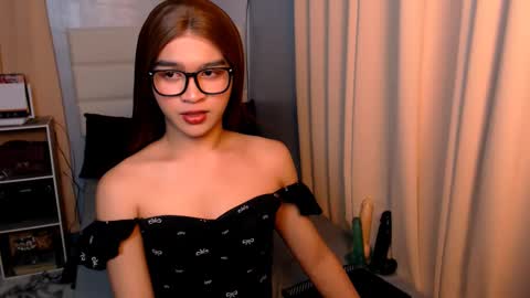 queen lux online show from 27, 2, 2025