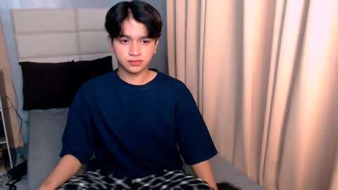 queen lux online show from 8, 3, 2025