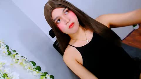 queen lux online show from 11, 11, 2025