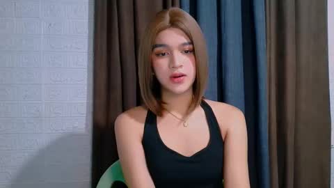 queen lux online show from 6, 3, 2026