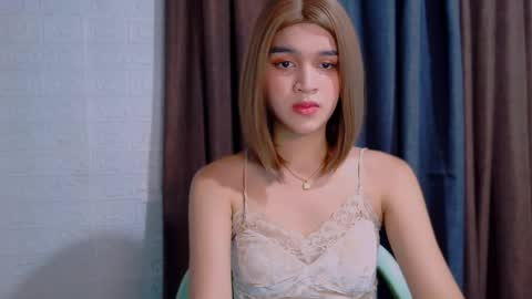 queen lux online show from 6, 4, 2026