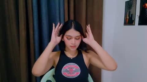 Snapshot of lux_white chatting on 2, 7, 2026 queen lux online show from 2, 7, 2026