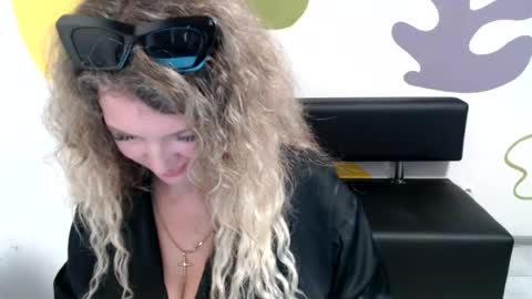 Snapshot of luxdonna chatting on 6, 7, 2026 Donna online show from 6, 7, 2026