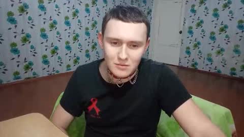 Snapshot of luxeboy_ chatting on 19, 12, 2025 Mike online show from 19, 12, 2025