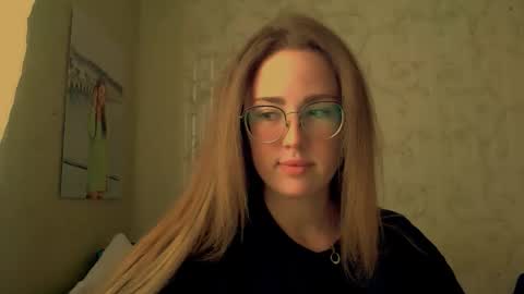 Snapshot of luxie_queen chatting on 7, 5, 2026 Katie online show from 7, 5, 2026