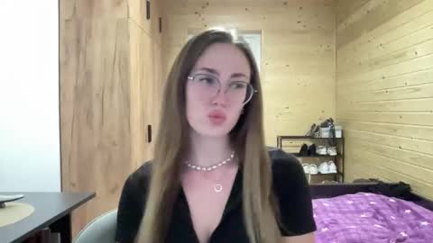 Snapshot of luxie_queen chatting on 25, 5, 2026 Katie online show from 25, 5, 2026