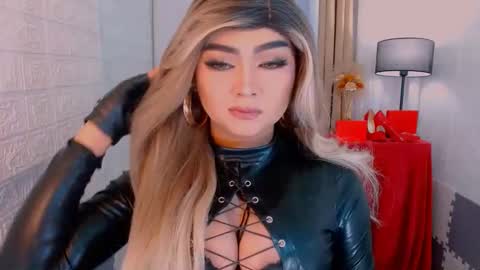 Snapshot of luxsasha chatting on 13, 9, 2025 Sasha Blaire online show from 13, 9, 2025