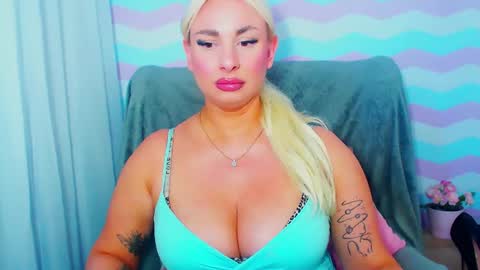 Snapshot of luxuriaaa chatting on 22, 6, 2026 Luxuriaa online show from 22, 6, 2026