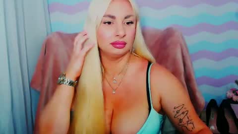 Snapshot of luxuriaaa chatting on 7, 7, 2026 Luxuriaa online show from 7, 7, 2026