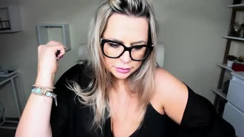 Snapshot of luxxx_diana chatting on 13, 12, 2024 Diana online show from 13, 12, 2024