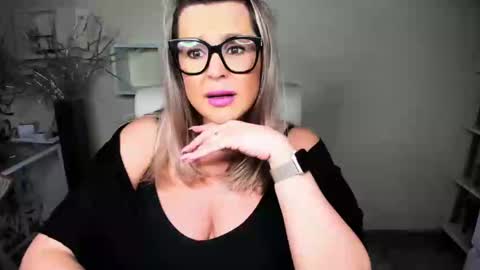 Snapshot of luxxx_diana chatting on 14, 12, 2024 Diana online show from 14, 12, 2024