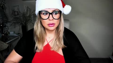 Snapshot of luxxx_diana chatting on 17, 12, 2024 Diana online show from 17, 12, 2024