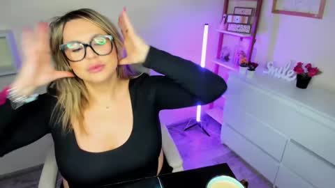 Snapshot of luxxx_diana chatting on 22, 2, 2025 Diana online show from 22, 2, 2025