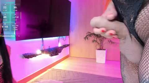 Snapshot of luxyshy chatting on 13, 4, 2026 Lucy and Kristhy online show from 13, 4, 2026
