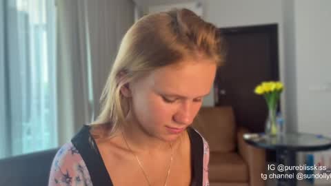 lxsundolyxl_ online show from 14, 4, 2026