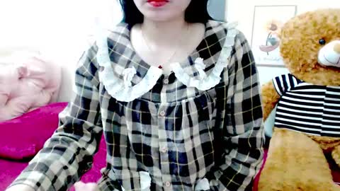 Snapshot of ly_ly2005 chatting on 16, 12, 2025 im mai online show from 16, 12, 2025