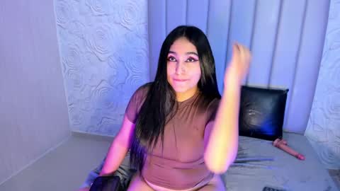 LYA DUBOIS  online show from 7, 4, 2026