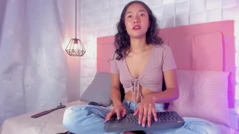 Snapshot of lyhana_lee chatting on 1, 3, 2025 Lyhana Lee online show from 1, 3, 2025