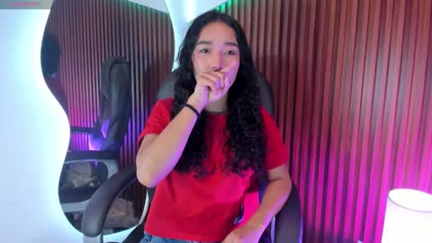 Snapshot of lyhana_lee chatting on 7, 10, 2025 Lyhana Lee online show from 7, 10, 2025