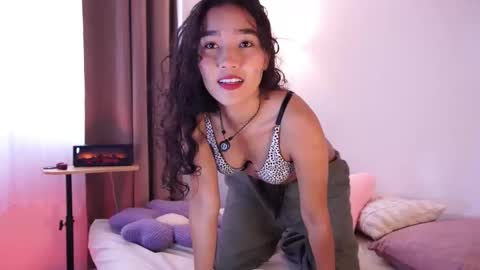 Snapshot of lyhana_lee chatting on 4, 12, 2025 Lyhana Lee online show from 4, 12, 2025