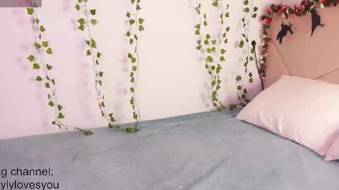 Snapshot of lyly_loveyou chatting on 20, 10, 2025 Lyly online show from 20, 10, 2025