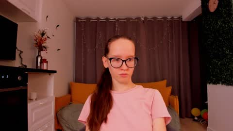 Snapshot of lynettebails chatting on 27, 1, 2025 Sara online show from 27, 1, 2025