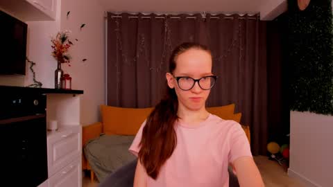 Snapshot of lynettebails chatting on 27, 1, 2025 Sara online show from 27, 1, 2025