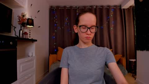 Snapshot of lynettebails chatting on 1, 2, 2025 Sara online show from 1, 2, 2025