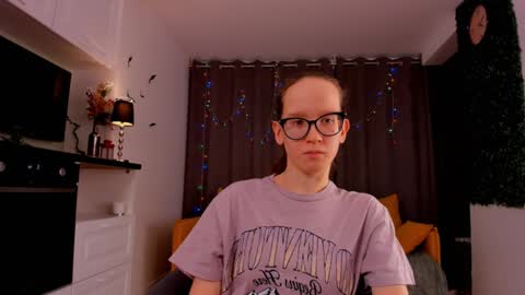 Snapshot of lynettebails chatting on 3, 2, 2025 Sara online show from 3, 2, 2025