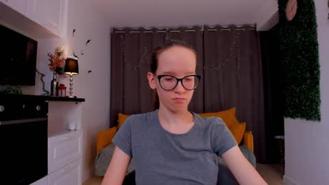 Snapshot of lynettebails chatting on 7, 2, 2025 Sara online show from 7, 2, 2025