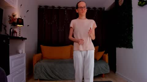 Snapshot of lynettebails chatting on 14, 2, 2025 Sara online show from 14, 2, 2025