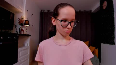 Snapshot of lynettebails chatting on 20, 2, 2025 Sara online show from 20, 2, 2025