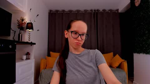 Snapshot of lynettebails chatting on 23, 2, 2025 Sara online show from 23, 2, 2025