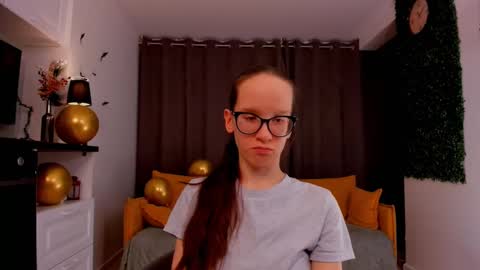 Snapshot of lynettebails chatting on 24, 2, 2025 Sara online show from 24, 2, 2025