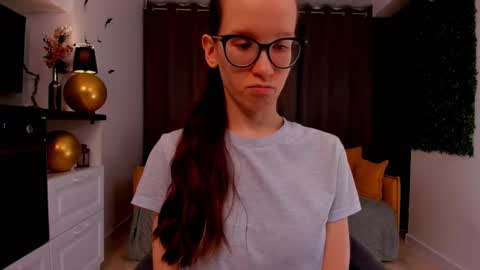 Snapshot of lynettebails chatting on 25, 2, 2025 Sara online show from 25, 2, 2025