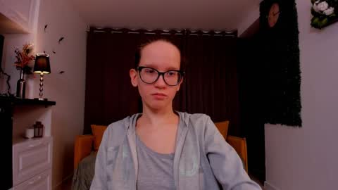 Snapshot of lynettebails chatting on 27, 2, 2025 Sara online show from 27, 2, 2025