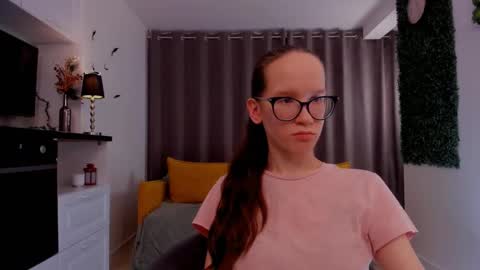 Snapshot of lynettebails chatting on 1, 3, 2025 Sara online show from 1, 3, 2025