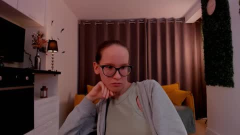 Snapshot of lynettebails chatting on 2, 3, 2025 Sara online show from 2, 3, 2025