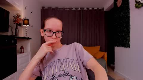 Snapshot of lynettebails chatting on 4, 3, 2025 Sara online show from 4, 3, 2025