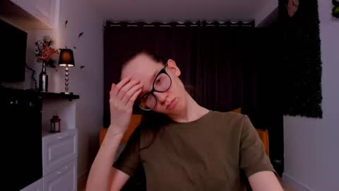 Snapshot of lynettebails chatting on 6, 3, 2025 Sara online show from 6, 3, 2025