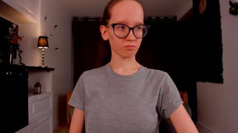 Snapshot of lynettebails chatting on 8, 3, 2025 Sara online show from 8, 3, 2025