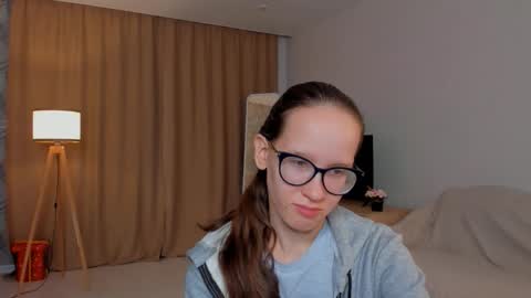 Snapshot of lynettebails chatting on 10, 9, 2025 Sara online show from 10, 9, 2025