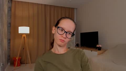 Snapshot of lynettebails chatting on 19, 9, 2025 Sara online show from 19, 9, 2025