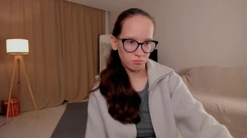 Snapshot of lynettebails chatting on 24, 9, 2025 Sara online show from 24, 9, 2025