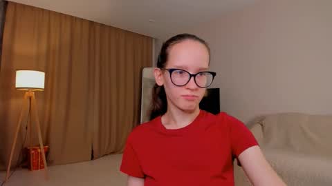 Snapshot of lynettebails chatting on 3, 10, 2025 Sara online show from 3, 10, 2025