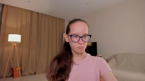 Snapshot of lynettebails chatting on 5, 10, 2025 Sara online show from 5, 10, 2025